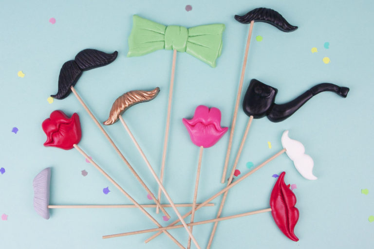 Props op stokjes: lippen en snorren